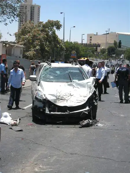 חשד לפיגוע דריסה: שוטר נפצע קל בירושלים
