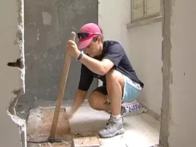 יש לך פה עניין עם פועלות בניין