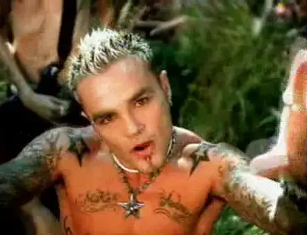 טרגדיה: סולן Crazy Town שקע בתרדמת