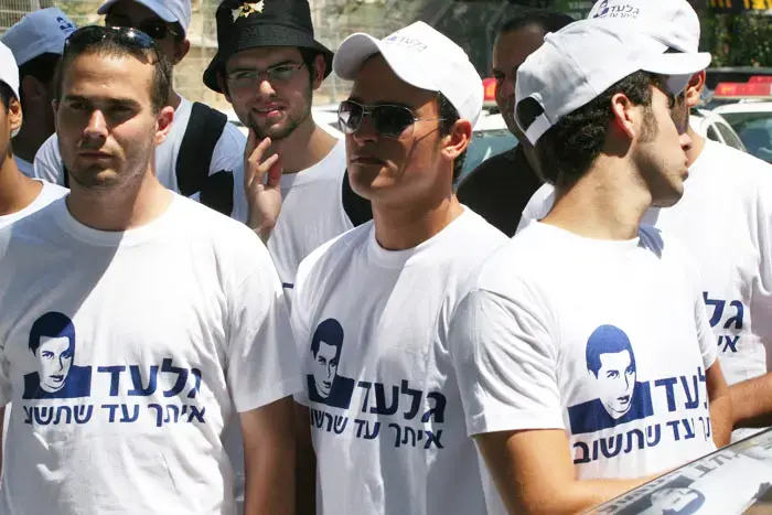 חברו הטוב של שליט החליט להישאר בצה"ל