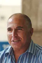 חשד: צ'רלי אבוטבול הפעיל קזינו והחזיק נשק