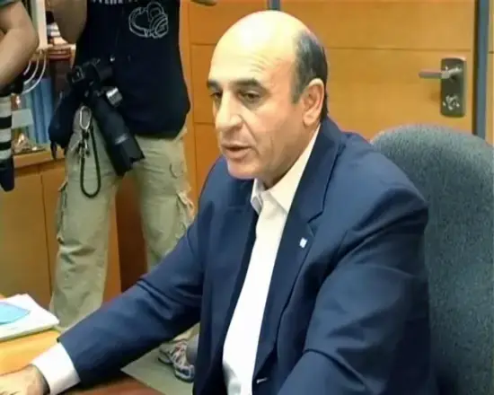 "שאול מופז עדיין מתלבט בנוגע להמשך דרכו"