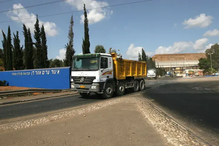 אדם נמחץ למוות בין קיר למשאית בקריית גת