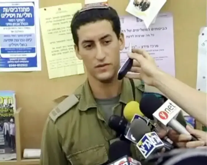 הקצין שירה במחבל ביקר את פצועי הפיגוע