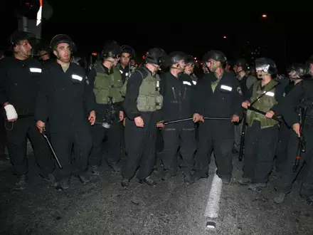 המהומות בעכו חודשו עם צאת החג