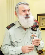 הרב אביחי רונצקי התערב, בנו לא עוכב לחקירה
