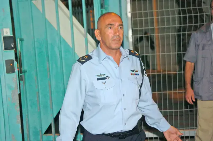 מכונית משטרתית ואקדח נגנבו מניצב בר לב