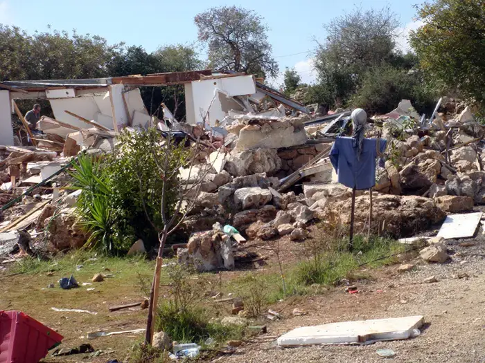 צה"ל פינה הלילה מספר מבנים במאחזים