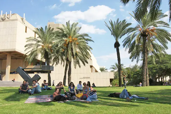 המדינה לאונ': קצצו בשכר או שנקצץ בתקציב
