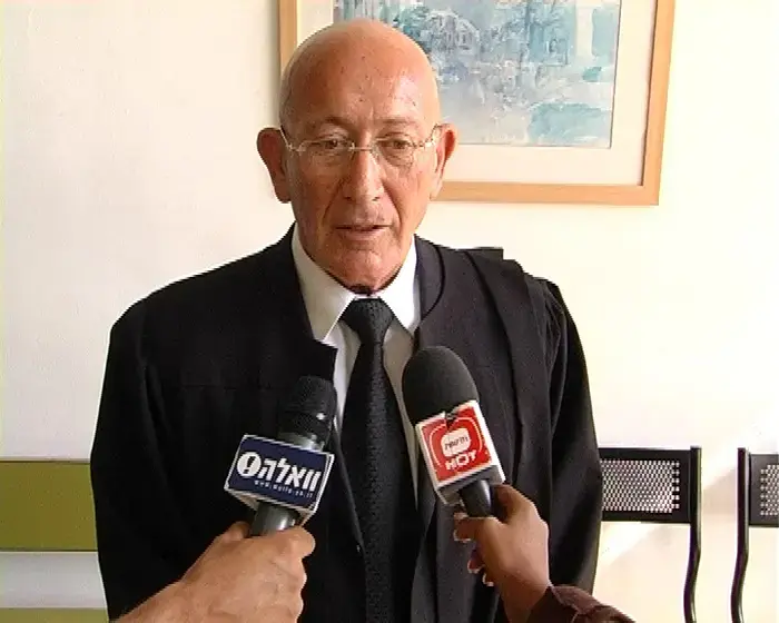 "דורסי מיטל אהרונסון - פצצה מתקתקת"
