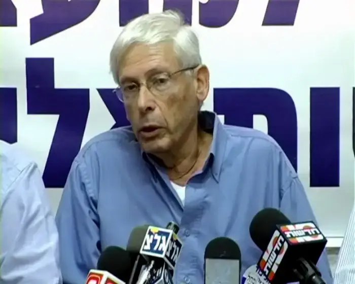 בני בגין כבר בעבודה