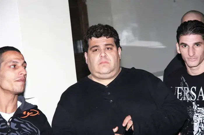 טענות: ביטר משפיל ומנצל בסרטיו