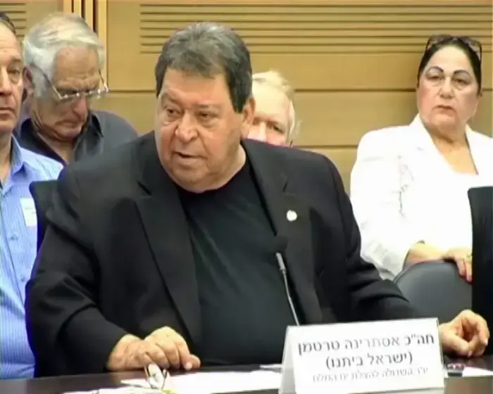 בן אליעזר במתקפה חזיתית על נתניהו ולבני