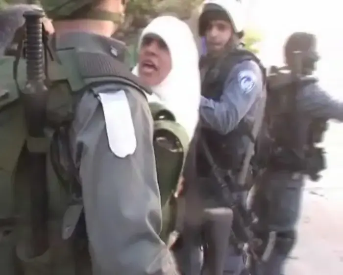 שוטר יס"מ נגח בשני ערבים שפונו מביתם