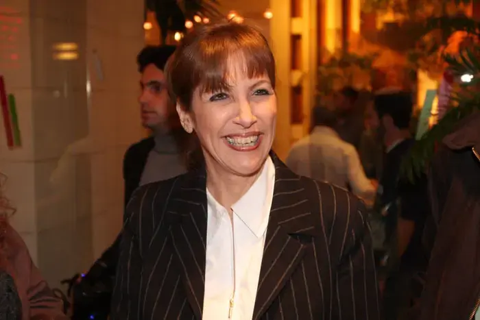 "קדימה היא פלקט, פוסטר"