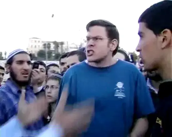 בית המריבה פונה, 50 בני אדם נפצעו