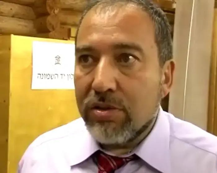 בתו של אביגדור ליברמן עוכבה לחקירה