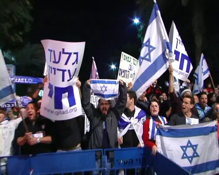 הפגנת המונים בת"א: "די למלחמת הבחירות"