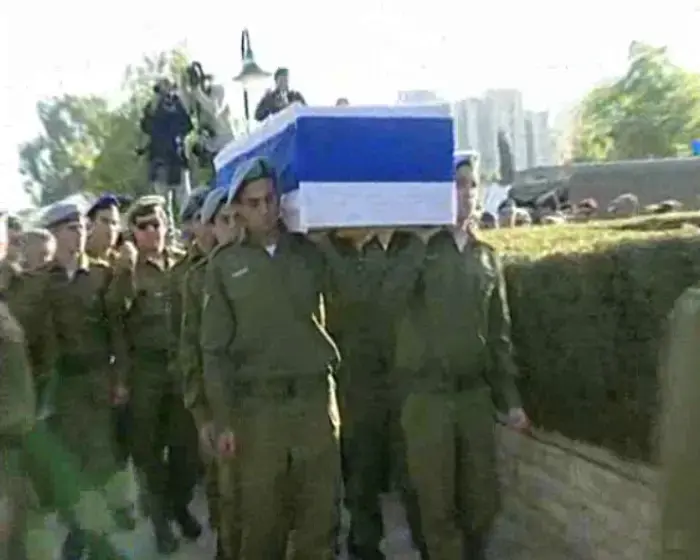 "לא טבעי שאבא אומר קדיש על בן"