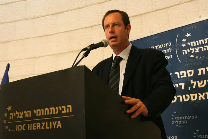 פינס: "אם ניכנס לממשלה זה יהיה סופנו"