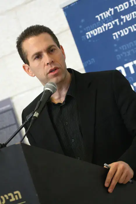השר ארדן: לצמצם את פליטת גזי החממה ב-75%