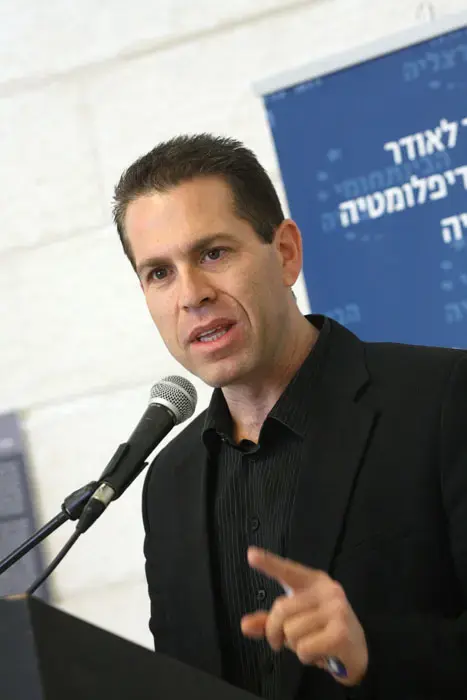 בסביבה עויינת