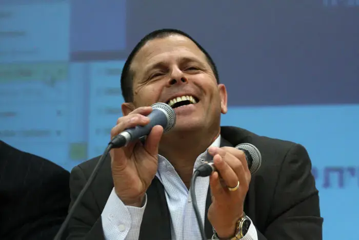 כבל על חוקת העבודה: ברק נוהג כמו צ'אווס