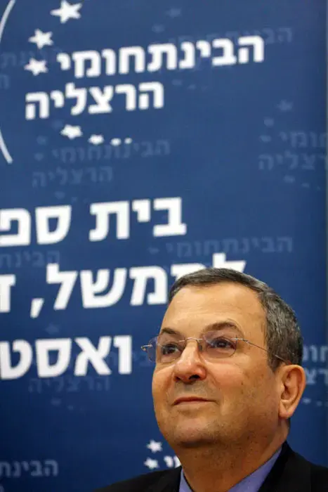 "על ברק להתחייב לא לשבת עם ליברמן"