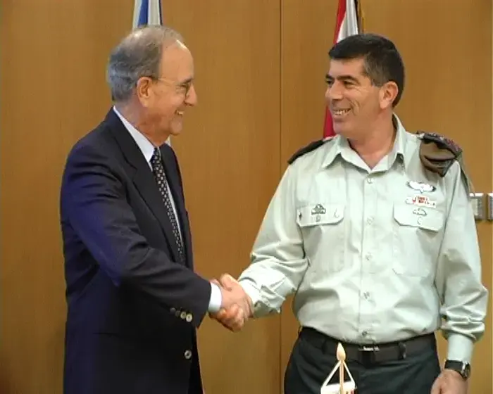 אשכנזי דן עם מיטשל על המבצע בעזה