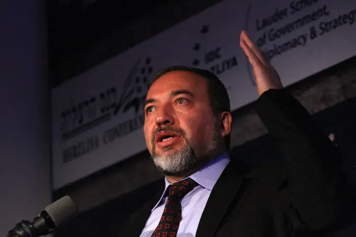 יחימוביץ': "ליברמן התאום הסיאמי של כהנא"