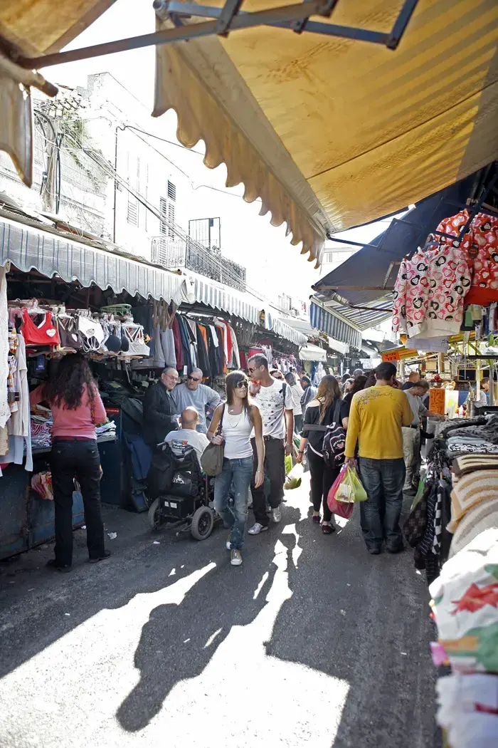 חשד: עבריין מין הטריד ילדות בשוק הכרמל בתל אביב