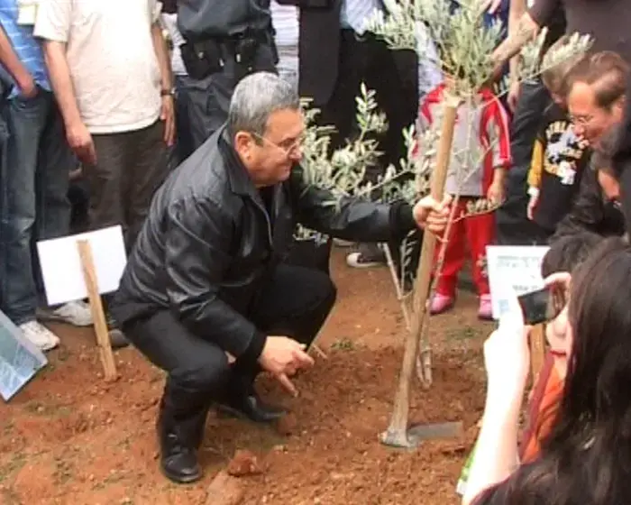 גם אהוד ברק עם רון בלב ואת ביד