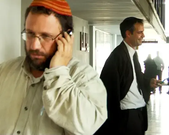 שוחררה הנערה שנעצרה מול ביתו של תיבון