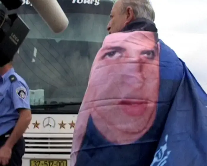 הפגנה מחוץ לכלא: "בלי שליט, אין ביקורים"