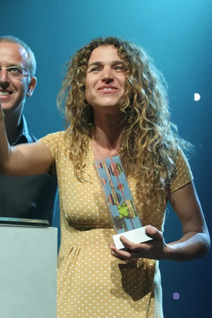 עלמה זהר שולטת בבתי הקפה