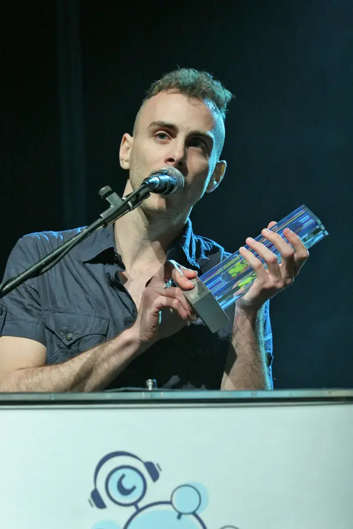 הפט שופ בויז, ניק קייב ו...אסף אבידן