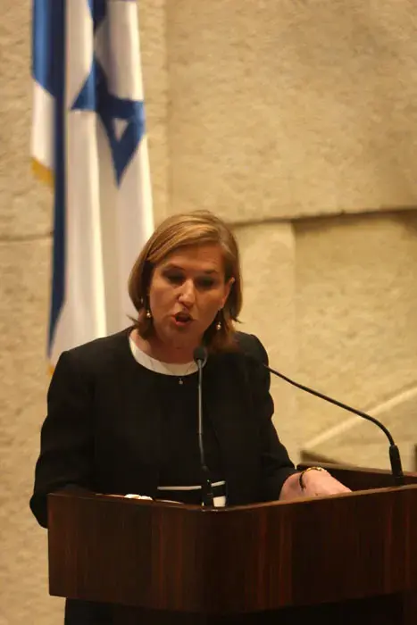 לבני: ממשלה מנופחת של שרים לענייני כלום