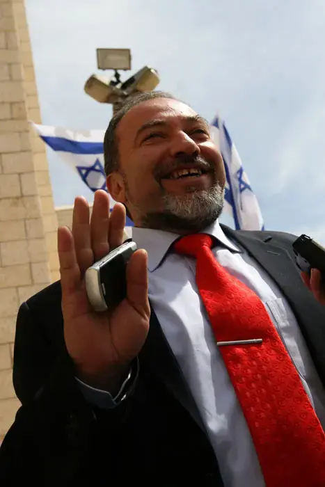 "שר החוץ שיתף פעולה ונהנה מהקפה במשטרה"
