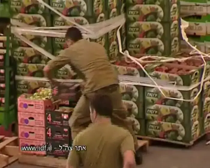 הצבא צועד על קיבתו - גם בפסח