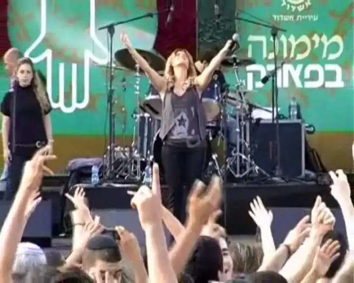 מיוחד: שרית חדד - "כשהלב בוכה" בהופעה