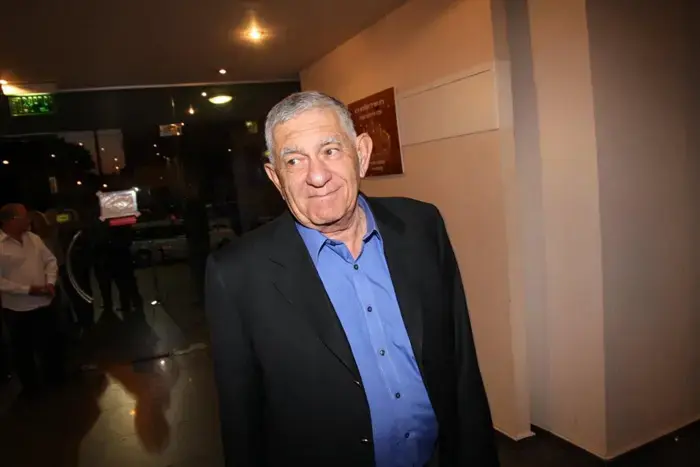 ראש עיריית ר"ג צבי בר יואשם בשוחד בכפוף לשימוע