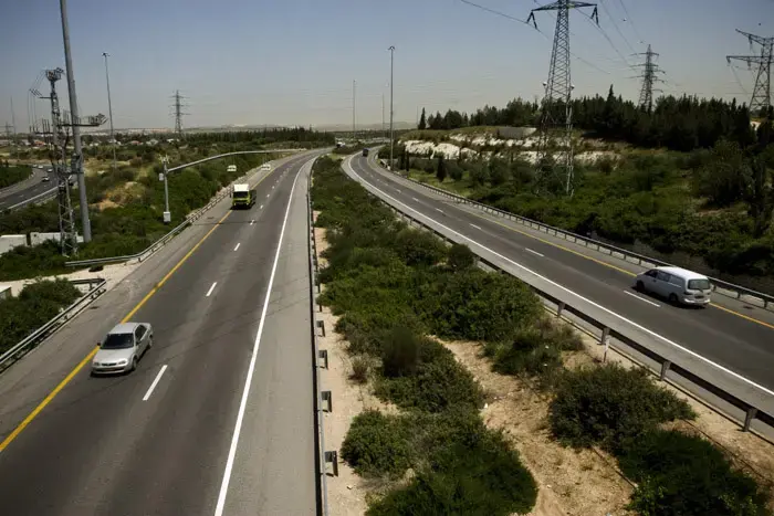 למכירה: כביש, יד ראשונה ממדינת ישראל