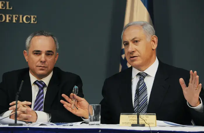 הגזירות בדרך: מס מורחב על סלולרי לעובדים