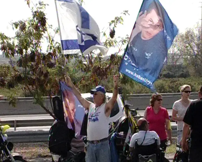 מפגינים עיכבו אוטובוס עם משפחות אסירים