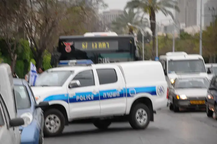 הבן ניסה לגונן על האם, ונדקר ע"י האב
