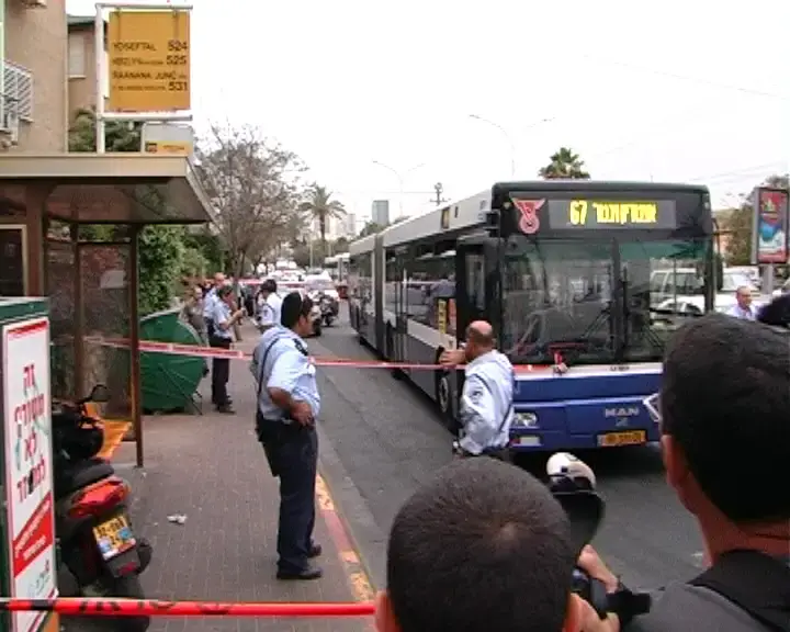 חשד לפיגוע: חייל צה"ל נדקר ברמת גן