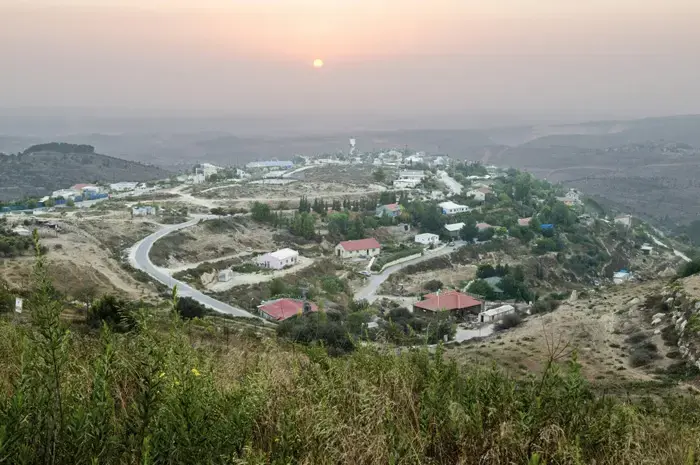 בבת עין לא רוצים גדר, אבל רוצים מיגון