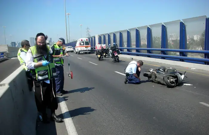 חשד: הקטנוע לא סטה - הנהג הפוגע נמלט