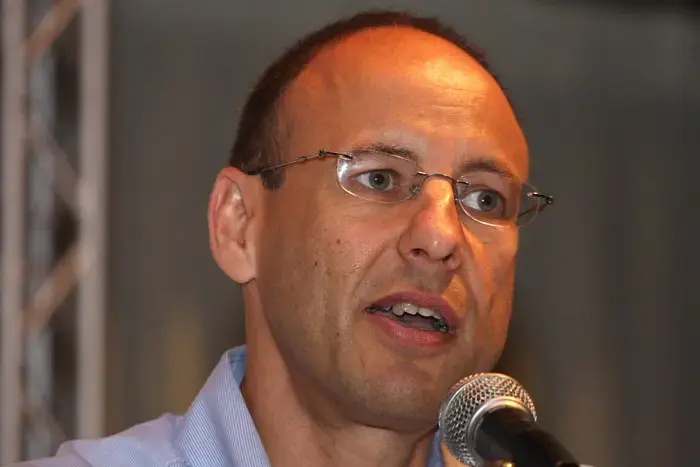 האם את פלאפון לא מעניינים נזקי קרינה?