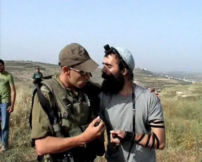 מתנחלים ופעילי שמאל התעמתו בפינוי מאחז